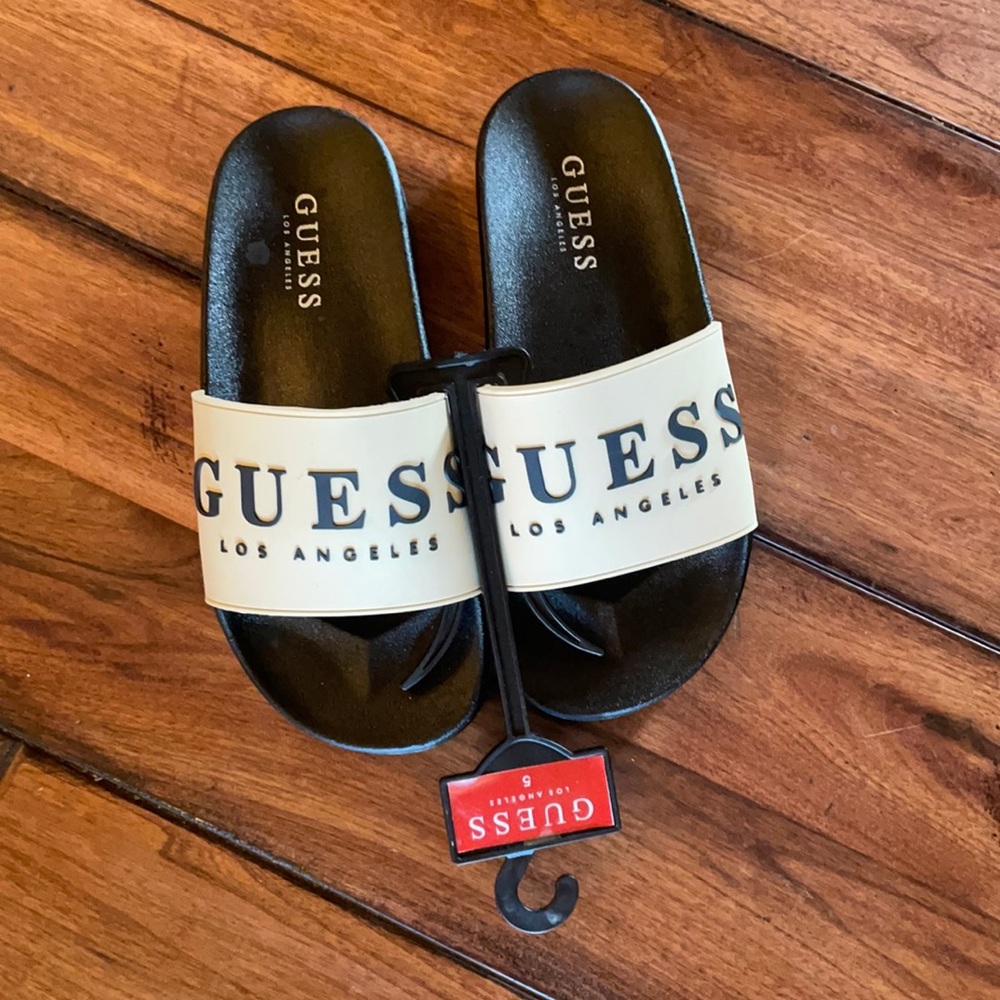 BNWT Guess slides